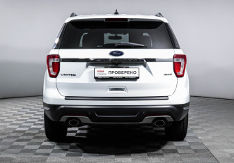 Подержанный автомобиль Ford Explorer 2018 года (6 фото)