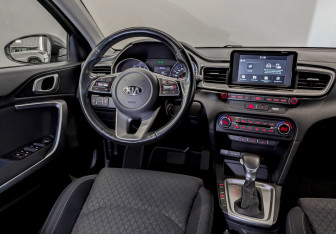 Подержанный автомобиль Kia Ceed Hatchback 2019 года (28 фото)