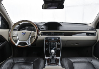 Подержанный автомобиль Volvo XC70 2012 года (10 фото)