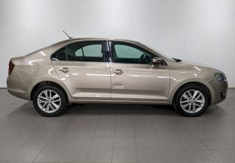 Подержанный автомобиль Skoda Rapid Liftback 2018 года (4 фото)