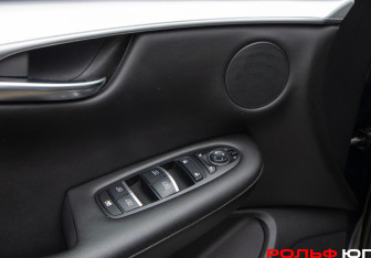 Подержанный автомобиль Infiniti QX50 2018 года (16 фото)