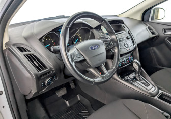 Подержанный автомобиль Ford Focus Hatchback 2019 года (16 фото)