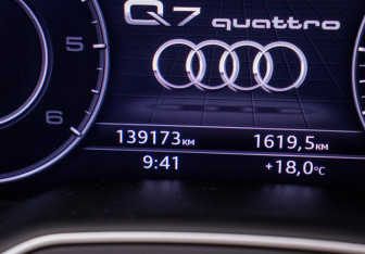 Подержанный автомобиль Audi Q7 2016 года (15 фото)