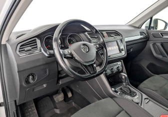 Подержанный автомобиль Volkswagen Tiguan 2017 года (16 фото)