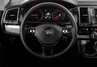 Подержанный автомобиль Volkswagen Multivan 2016 года (14 фото)