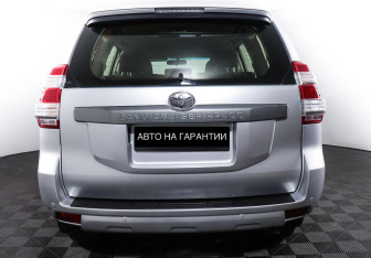 Подержанный автомобиль Toyota Land Cruiser Prado 2015 года (6 фото)