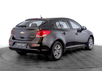 Подержанный автомобиль Chevrolet Cruze Hatchback 2015 года (5 фото)