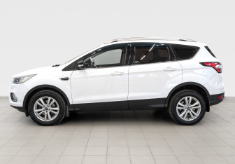 Подержанный автомобиль Ford Kuga 2019 года (8 фото)