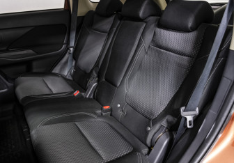 Подержанный автомобиль Mitsubishi Outlander 2012 года (15 фото)