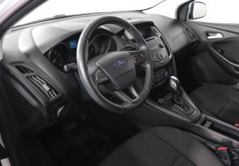 Подержанный автомобиль Ford Focus Hatchback 2018 года (9 фото)