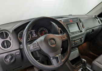Подержанный автомобиль Volkswagen Tiguan 2010 года (13 фото)