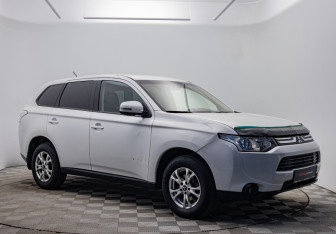 Подержанный автомобиль Mitsubishi Outlander 2012 года (7 фото)