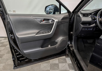 Подержанный автомобиль Toyota RAV4 2019 года (19 фото)