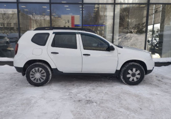 Подержанный автомобиль Renault Duster 2017 года (4 фото)