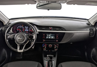 Подержанный автомобиль Kia Rio Hatchback 2021 года (13 фото)