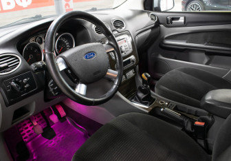 Подержанный автомобиль Ford Focus Sedan 2009 года (16 фото)