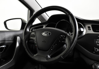 Подержанный автомобиль Kia Ceed Hatchback 2014 года (12 фото)