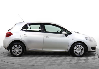 Подержанный автомобиль Toyota Auris Hatchback 2007 года (4 фото)