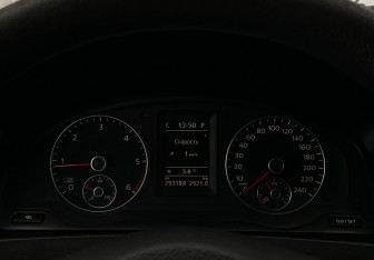 Подержанный автомобиль Volkswagen Caravelle 2012 года (20 фото)