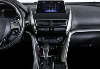 Подержанный автомобиль Mitsubishi Eclipse Cross 2018 года (14 фото)