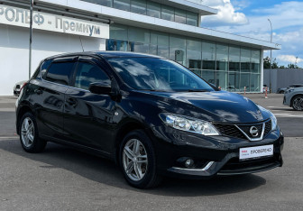Подержанный автомобиль Nissan Tiida Hatchback 2015 года (3 фото)