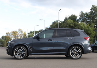 Подержанный автомобиль BMW X5 2019 года (8 фото)