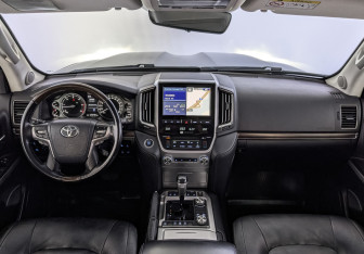 Подержанный автомобиль Toyota Land Cruiser Suv 2018 года (14 фото)