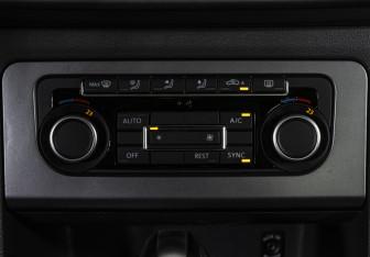 Подержанный автомобиль Volkswagen Amarok 2013 года (17 фото)