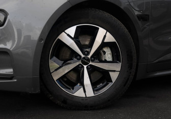 Подержанный автомобиль Zeekr 001 2023 года (28 фото)