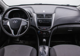 Подержанный автомобиль Hyundai Solaris Sedan 2013 года (13 фото)