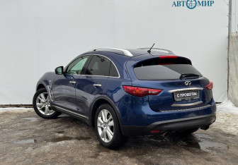 Подержанный автомобиль Infiniti QX70 2013 года (6 фото)