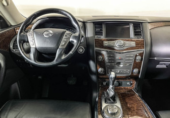 Подержанный автомобиль Nissan Patrol 2012 года (12 фото)