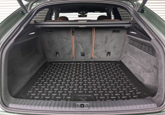 Подержанный автомобиль Audi Q8 2021 года (10 фото)