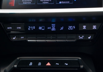 Подержанный автомобиль Audi A3 Hatchback 2022 года (23 фото)