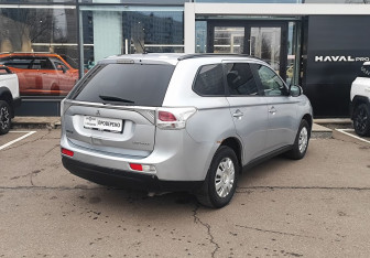 Подержанный автомобиль Mitsubishi Outlander 2012 года (5 фото)