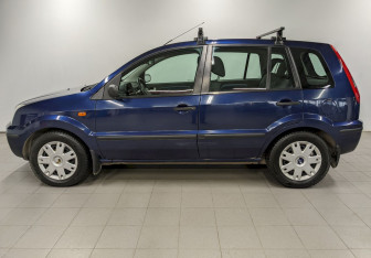 Подержанный автомобиль Ford Fusion 2005 года (8 фото)