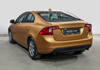Подержанный автомобиль Volvo S60 2011 года (7 фото)
