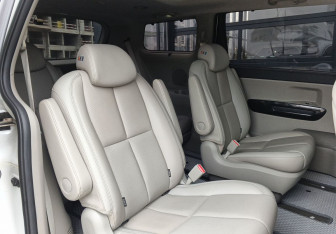 Подержанный автомобиль Kia Carnival 2018 года (31 фото)
