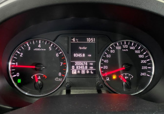 Подержанный автомобиль Nissan X-Trail 2011 года (18 фото)