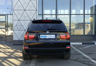 Подержанный автомобиль BMW X5 2007 года (6 фото)