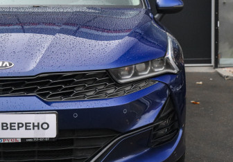 Подержанный автомобиль Kia K5 2020 года (18 фото)