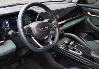 Подержанный автомобиль Geely Monjaro 2023 года (17 фото)