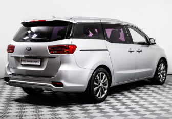 Подержанный автомобиль Kia Carnival 2019 года (5 фото)