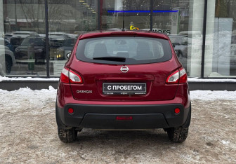 Подержанный автомобиль Nissan Qashqai 2012 года (7 фото)