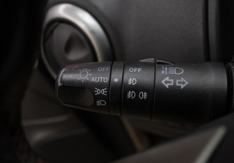 Подержанный автомобиль Nissan Note 2006 года (20 фото)