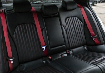 Подержанный автомобиль Genesis G70 2021 года (16 фото)