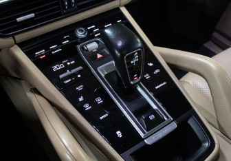 Подержанный автомобиль Porsche Cayenne 2019 года (18 фото)