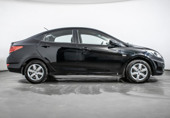 Подержанный автомобиль Hyundai Solaris Sedan 2011 года (4 фото)