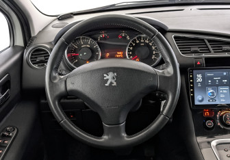 Подержанный автомобиль Peugeot 3008 2013 года (22 фото)