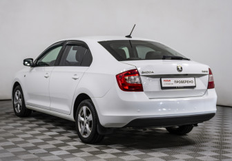 Подержанный автомобиль Skoda Rapid Liftback 2017 года (7 фото)